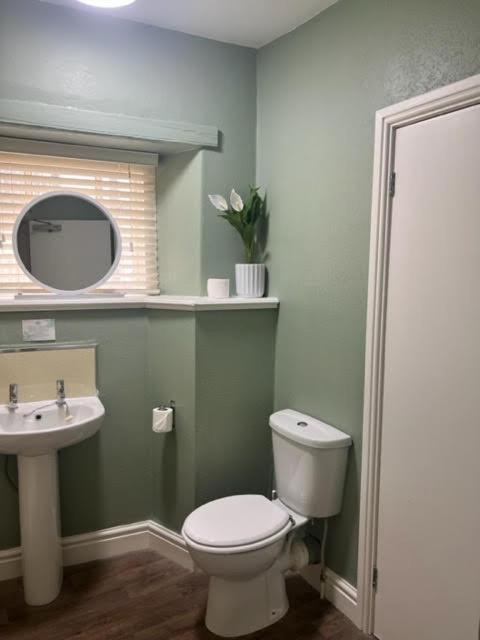 The Commodore Inn Grange-over-Sands Room photo